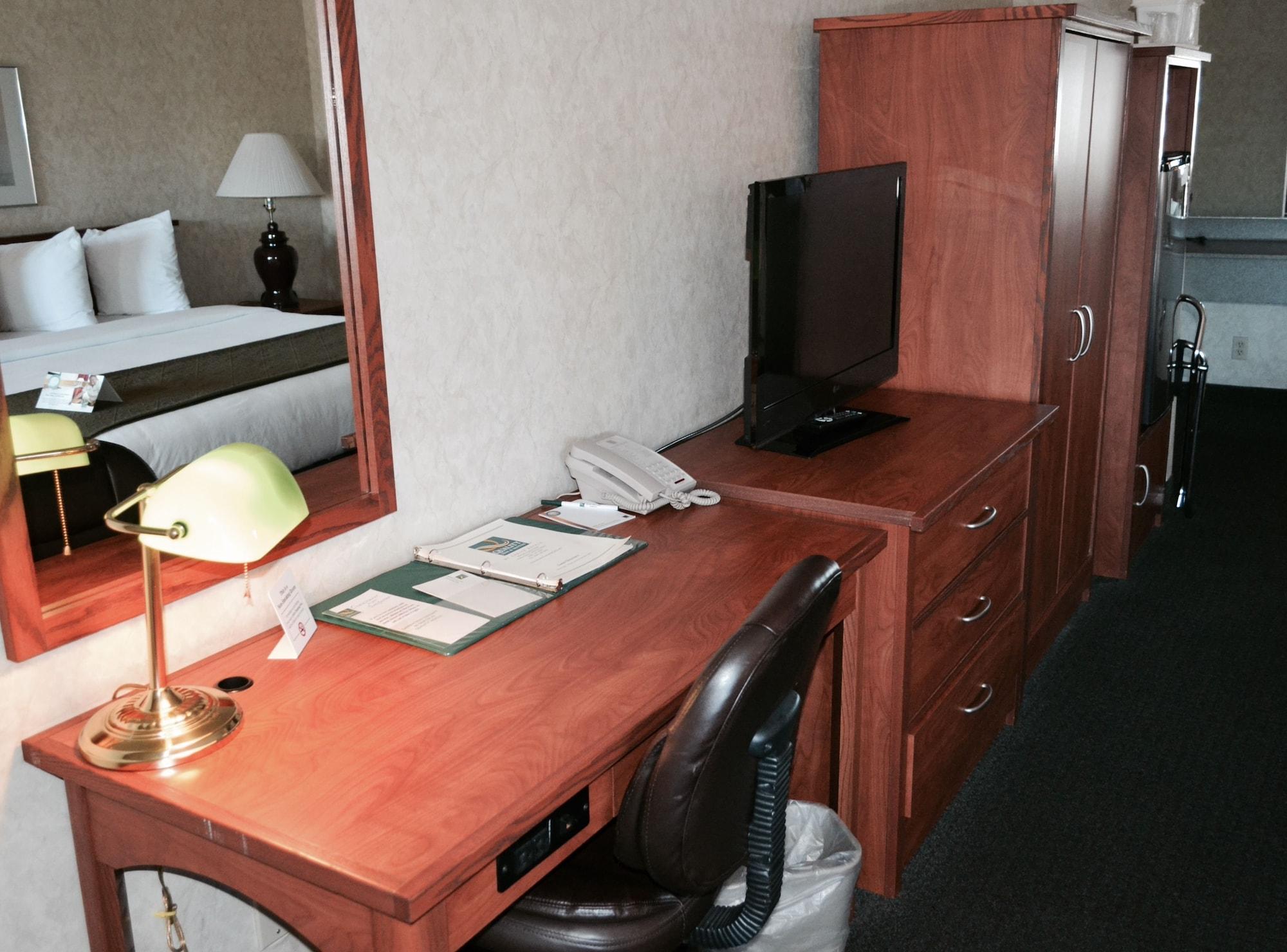 Quality Inn & Suites Silicon Valley Санта Клара Екстериор снимка