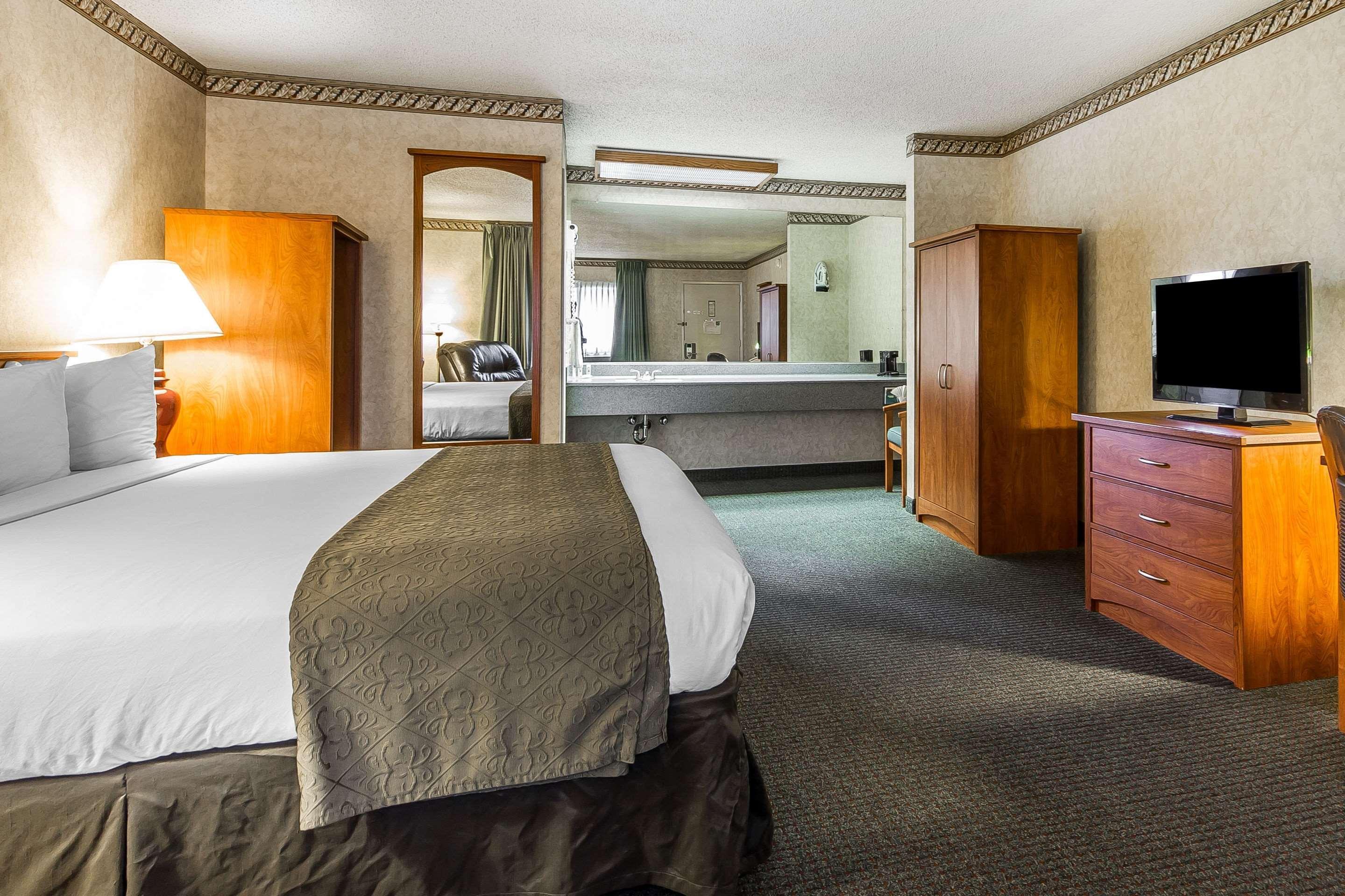 Quality Inn & Suites Silicon Valley Санта Клара Екстериор снимка