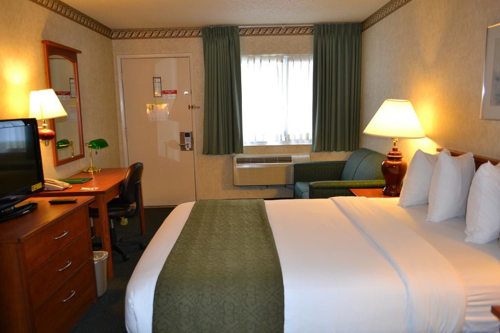 Quality Inn & Suites Silicon Valley Санта Клара Екстериор снимка